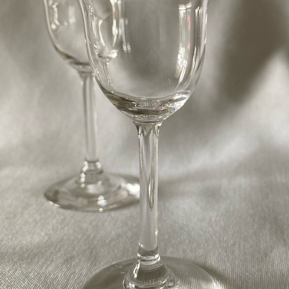 Beautiful Set of 4 Cordial Glasses Adorabley Sweet - Picture 4 of 10